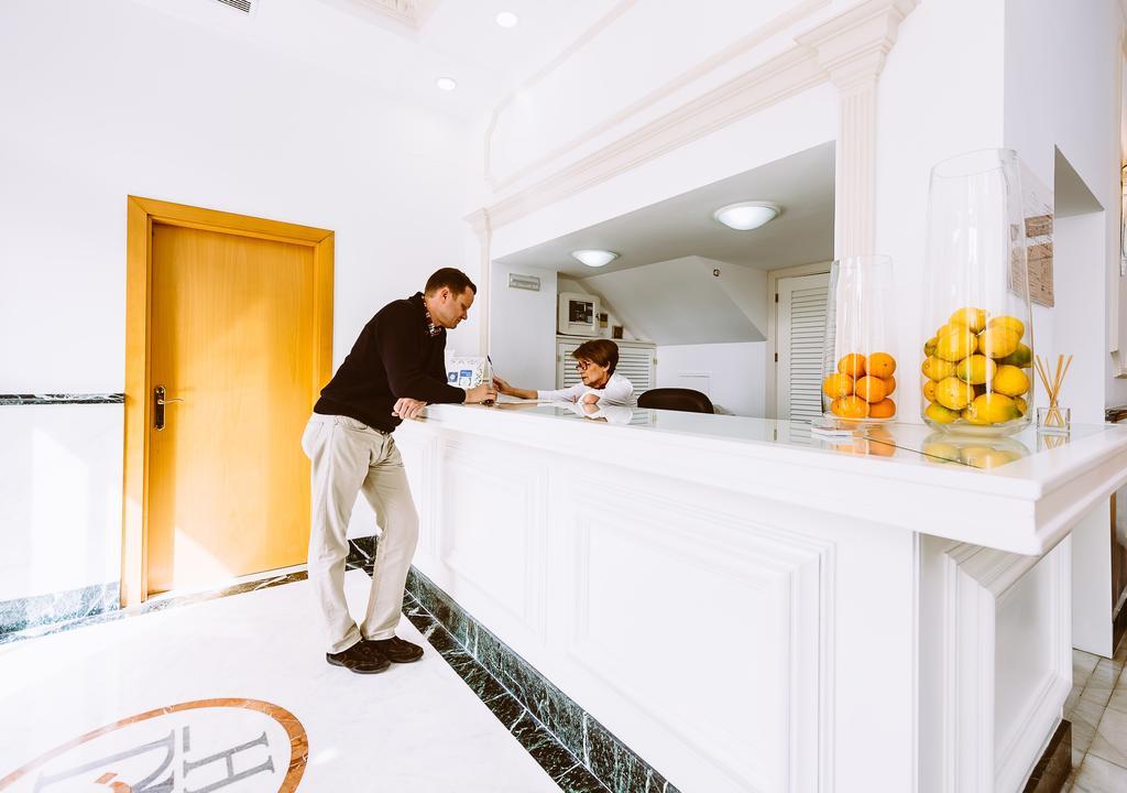 Basic Hotel Dona Manuela Seville Ngoại thất bức ảnh