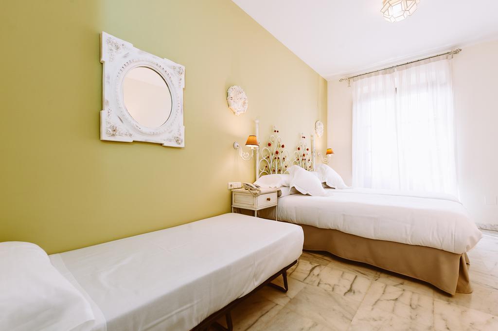 Basic Hotel Dona Manuela Seville Ngoại thất bức ảnh