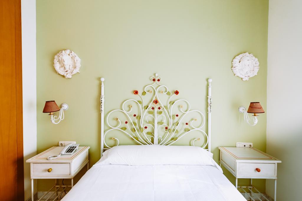 Basic Hotel Dona Manuela Seville Ngoại thất bức ảnh