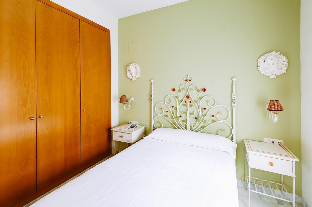 Basic Hotel Dona Manuela Seville Ngoại thất bức ảnh