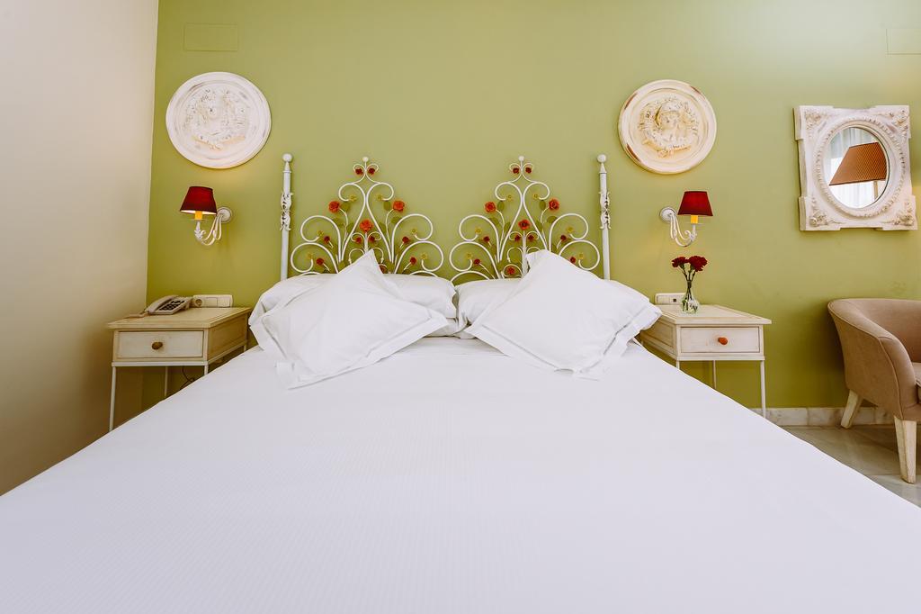 Basic Hotel Dona Manuela Seville Ngoại thất bức ảnh