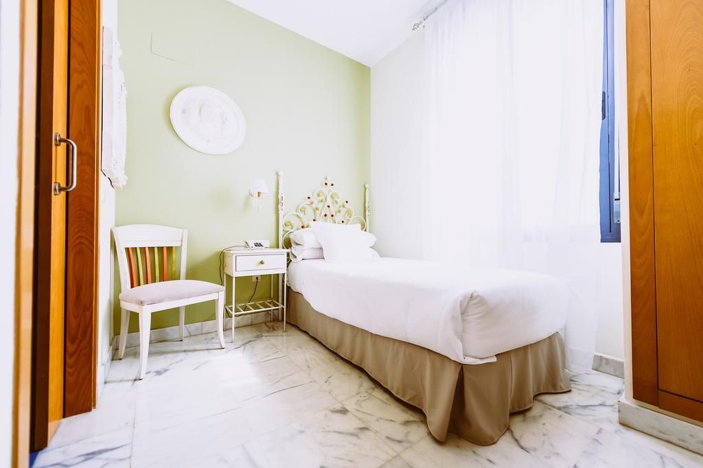 Basic Hotel Dona Manuela Seville Ngoại thất bức ảnh