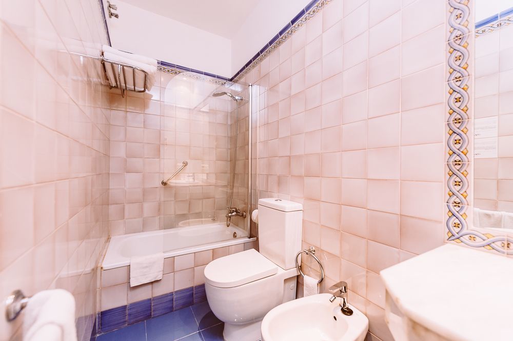 Basic Hotel Dona Manuela Seville Ngoại thất bức ảnh