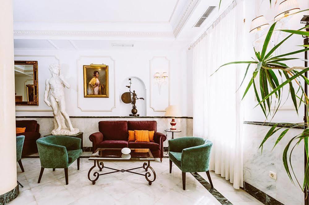 Basic Hotel Dona Manuela Seville Ngoại thất bức ảnh