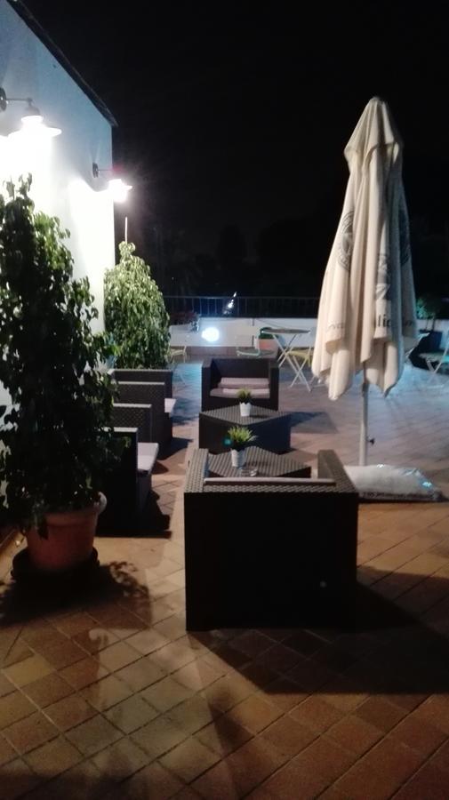Basic Hotel Dona Manuela Seville Ngoại thất bức ảnh